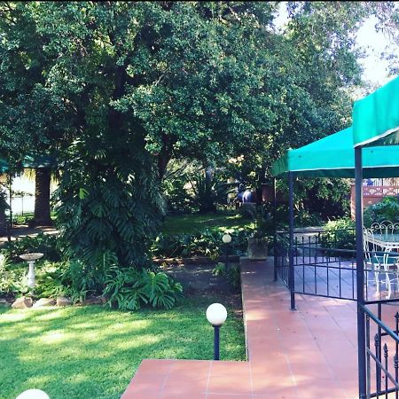 House Ebony B&B Newcastle Bagian luar foto