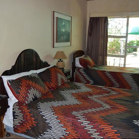 House Ebony B&B Newcastle Bagian luar foto