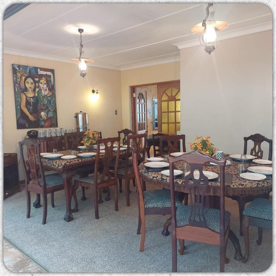 House Ebony B&B Newcastle Bagian luar foto