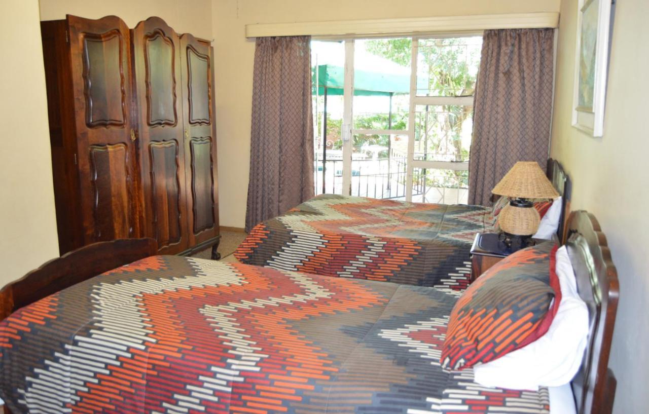 House Ebony B&B Newcastle Bagian luar foto