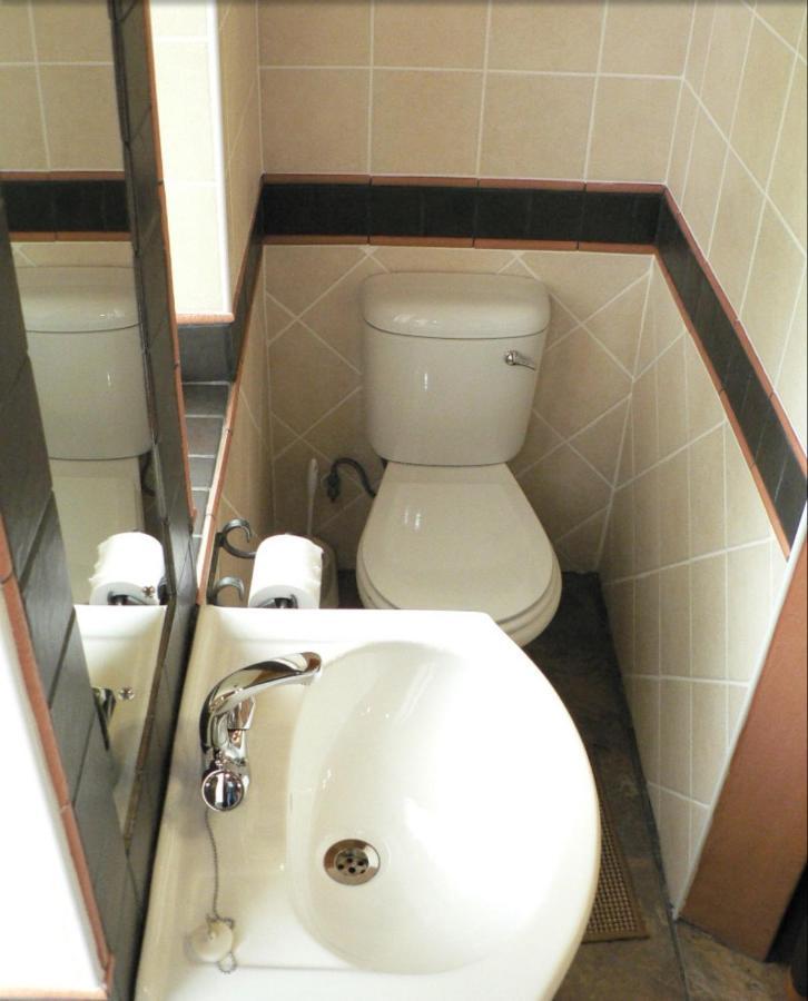 House Ebony B&B Newcastle Bagian luar foto