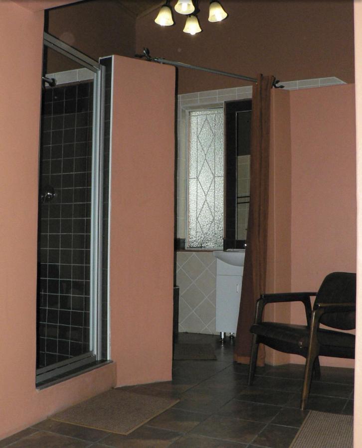 House Ebony B&B Newcastle Bagian luar foto