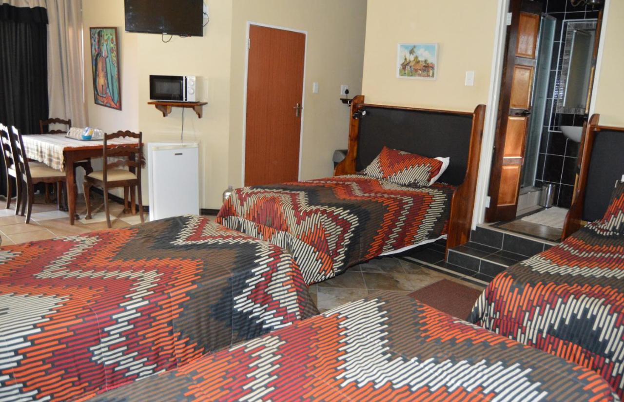 House Ebony B&B Newcastle Bagian luar foto