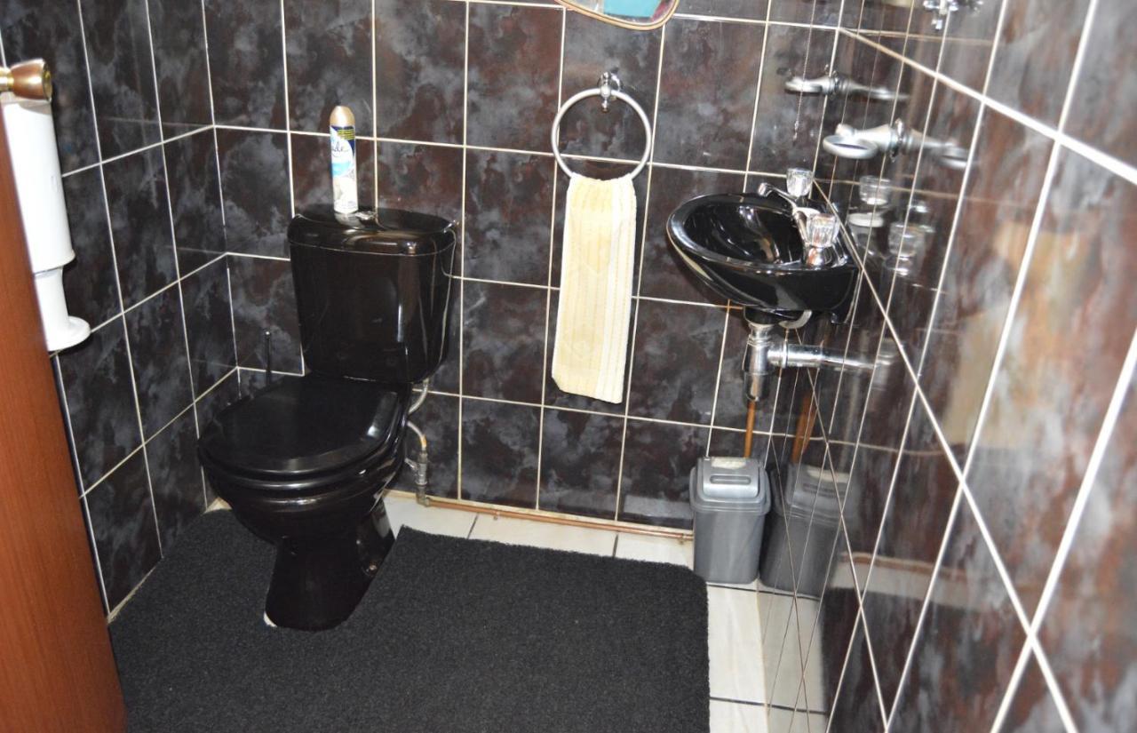 House Ebony B&B Newcastle Bagian luar foto