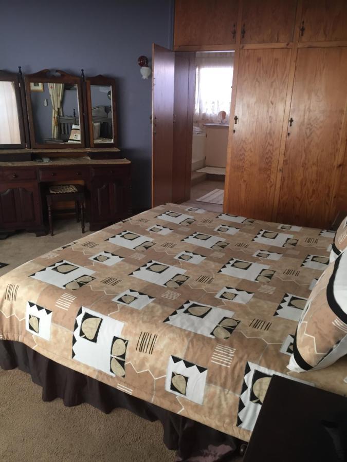 House Ebony B&B Newcastle Bagian luar foto